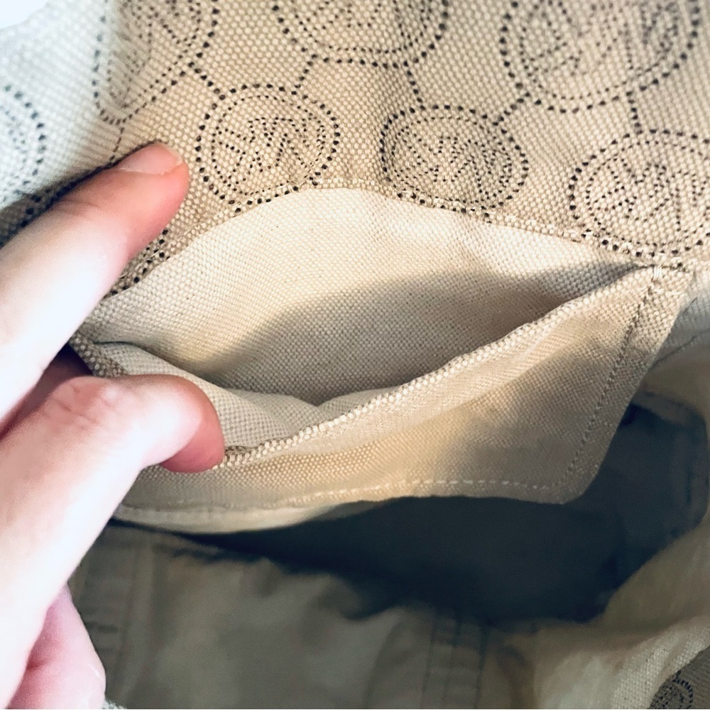 Original Michael Kors Canvas Large Tote Bag – Stylish & Functional! 👜✨ - Picture 8 of 9